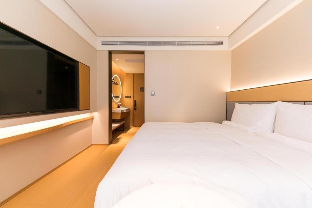 Ji Hotel Shanghai Xujiahui Exterior photo