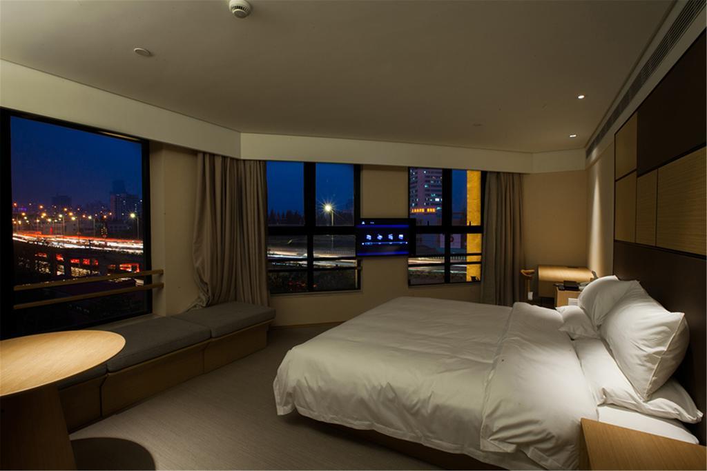 Ji Hotel Shanghai Xujiahui Exterior photo