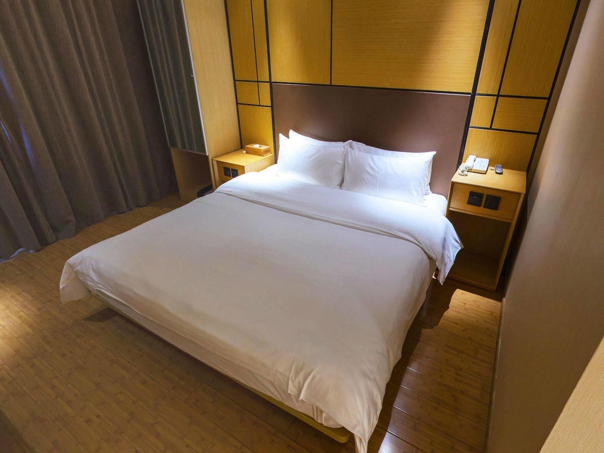 Ji Hotel Shanghai Xujiahui Exterior photo